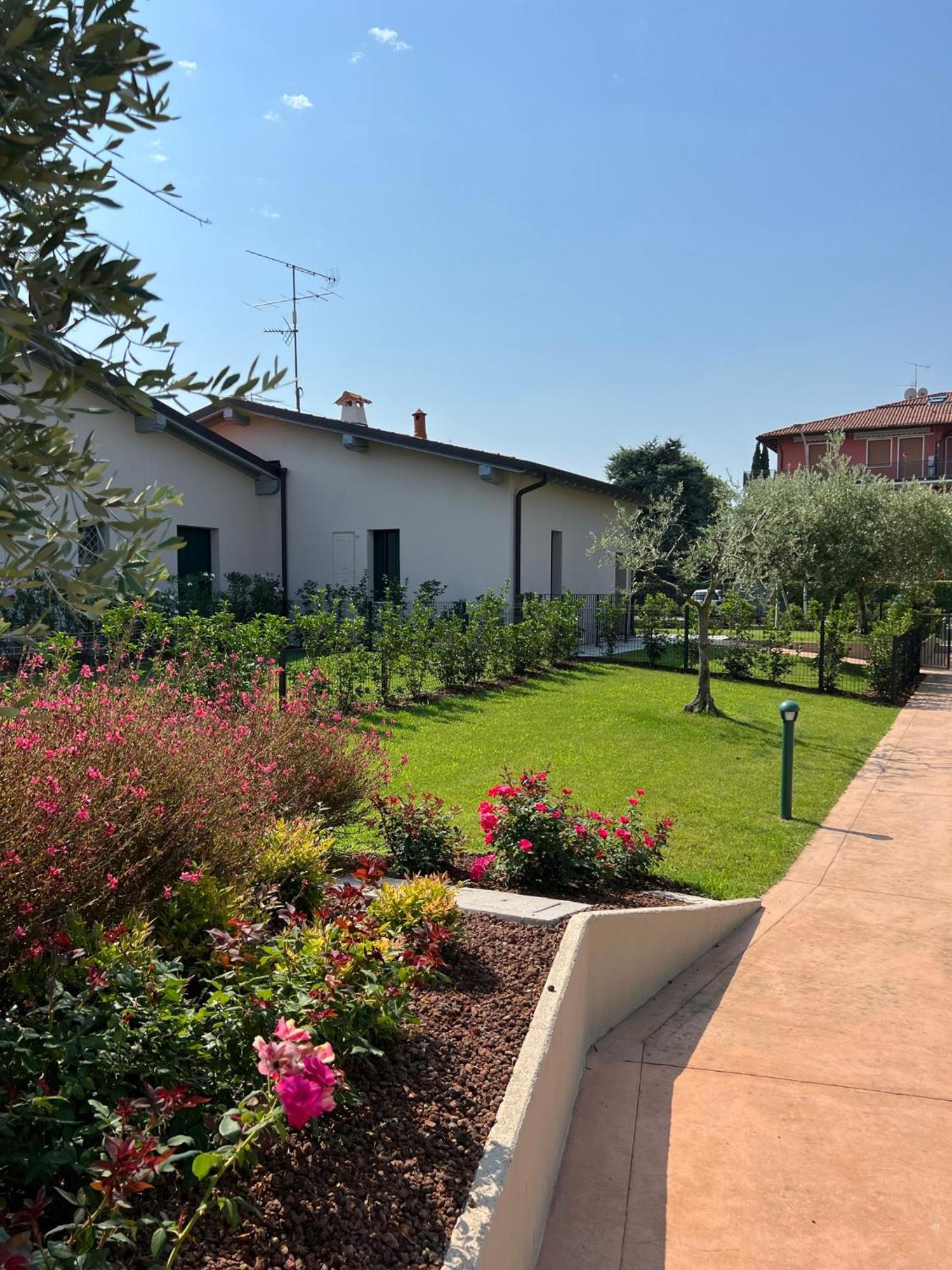 Residence Fiore Rosso Sirmione Exterior photo